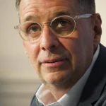 Découvrez qui est le conjoint d\'Éric Duhaime.