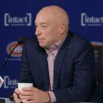 Le directeur général du Canadien de Montréal, Kent Hughes, en conférence de presse.