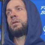 L'attaquant du Lightning de Tampa Bay, Nikita Kucherov, en conférence de presse devant les médias.