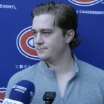 Le gardien du Canadien de Montréal, Samuel Montembeault, en conférence de presse devant les journalistes.