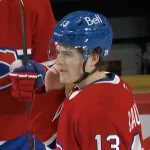 L'attaquant du Canadien de Montréal, Cole Caufield, après avoir compté.