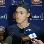 L'attaquant du Canadien de Montréal, Ivan Demidov, en conférence de presse devant les médias.