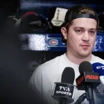 Le gardien du Canadien de Montréal, Samuel Montembeault, en conférence de presse devant les médias.