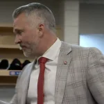 L'entraîneur-chef du Canadien de Montréal, Martin St-Louis, dans le vestiaire.