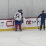 Samuel Montembeault et Noah Dobson, sur la patinoire en direct de Brossard.