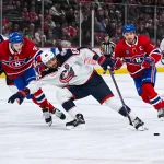 16 novembre 2024 ; Montréal, Québec, Canada ; l\'ailier droit des Blue Jackets de Columbus, Kirill Marchenko (86), tente de garder la maîtrise de la rondelle alors que le défenseur des Canadiens de Montréal, Lane Hutson (48), assure la défense durant la première période au Centre Bell.
