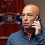 Le directeur général du Canadien de Montréal, Kent Hughes, au téléphone.