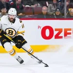 17 mars 2026 ; Montréal, Québec, Canada ; le joueur de centre des Bruins de Boston Pavel Zacha (18) dispute la rondelle aux Canadiens de Montréal durant la première période au Centre Bell.