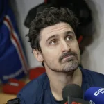 L'attaquant du Canadien de Montréal, Chris Kreider, en conférence de presse devant les médias.