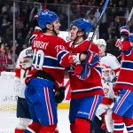 8 janvier 2026 ; Montréal, Québec, Canada ; le joueur de centre des Canadiens de Montréal Oliver Kapanen (91) célèbre son but contre les Panthers de la Floride avec l'ailier gauche Juraj Slafkovsky (20) durant la première période au Centre Bell.