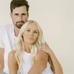 L'attaquant des Red Wings de Detroit, Dylan Larkin, et sa femme Kenzy.
