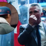 Le gardien du Canadien de Montréal, Jacob Fowler, dans le vestiaire, et l'entraîneur-chef Martin St-Louis dans le corridor pour revenir au vestiaire du CH.