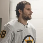 Voici le prix que le Canadien doit payer pour mettre la main sur Pavel Zacha 13 octobre 2026 ; San José, Californie, États-Unis ; Pavel Zacha (18), centre des Bruins de Boston, se prépare pour l\'échauffement avant le début de la première période du match contre les Sharks de San José au SAP Center de San José.