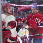 6 octobre 2026 ; Montréal, Québec, Canada ; l'attaquant des Canadiens de Montréal Florian Xhekaj (63) pousse l'attaquant des Hurricanes de la Caroline Andrei Svechnikov (37) au cours de la deuxième période au Centre Bell.