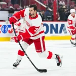 10 octobre 2026 ; Montréal, Québec, Canada ; le joueur de centre des Red Wings de Détroit, Dylan Larkin (71), décoche un tir lors de l'échauffement précédant le match contre les Canadiens de Montréal au Centre Bell.