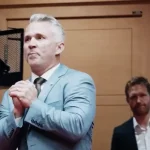 L'entraîneur-chef du Canadien de Montréal, Martin St-Louis, dans le vestiaire après la victoire contre les Sabres de Buffalo.