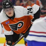 27 octobre 2024 ; Philadelphie, Pennsylvanie, États-Unis ; l'ailier droit des Flyers de Philadelphie, Owen Tippett (74), face aux Canadiens de Montréal au Wells Fargo Center.