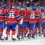 26 septembre 2026 ; Montréal, Québec, Canada ; le gardien des Canadiens de Montréal, Samuel Montembeault (35), et ses coéquipiers célèbrent la victoire face aux Sénateurs d'Ottawa au Centre Bell.