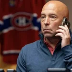 Le directeur général du Canadien de Montréal, Kent Hughes, au téléphone lors du repêchage de la LNH.