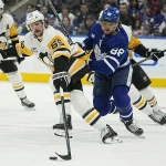 Erik Karlsson to Toronto but only if one specific player goes back the other way, per analyst Dec 16, 2023; Toronto, Ontario, CAN; Pittsburgh Penguins defenseman Erik Karlsson (65) and Toronto Maple Leafs forward William Nylander (88) battle for a puck during the first period at Scotiabank Arena. Mandatory Credit: John E. Sokolowski-USA TODAY Sports