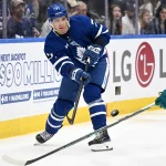 5-foot-10 Leafs forward gets destroyed by 6-foot-4 Oilers defenseman in eye-opening fight Oct 19, 2026; Toronto, Ontario, CAN; Toronto Maple Leafs forward Vinni Lettieri (71) passes the puck against the San Jose Sharks in the first period at Scotiabank Arena.