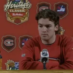 Le gardien du Canadien de Montréal, Jacob Fowler, en conférence de presse après le match du CH à Winnipeg.