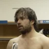 Alex Newhook se l&egrave;ve dans le vestiaire et pose un geste qui fait jaser apr&egrave;s le match