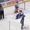 Mike Matheson pose un geste jamais vu dans la LNH en pleine m&ecirc;l&eacute;e contre Zach Benson et les images font jaser