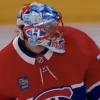 Jakub Dobes pose un geste qui fait jaser en direction du banc des Sabres apr&egrave;s la r&eacute;ussite du Canadien