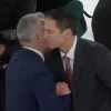 Ce qui sest dit entre Martin St-Louis et Rod BrindAmour &agrave; la poign&eacute;e de main est enfin r&eacute;v&eacute;l&eacute; par la LNH