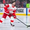 Les deux joueurs que le Canadien donnerait en &eacute;change de Dylan Larkin seraient enfin r&eacute;v&eacute;l&eacute;s