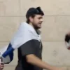 Jesperi Kotkaniemi pose un gros geste pour r&eacute;pondre aux fans du CH qui critiquent sa Coupe Stanley