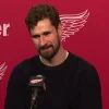 Surprise Dylan Larkin lance un message public &agrave; Kent Hughes et au Canadien de Montr&eacute;al
