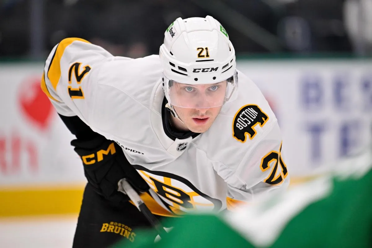 Alex Steeves stats hockey