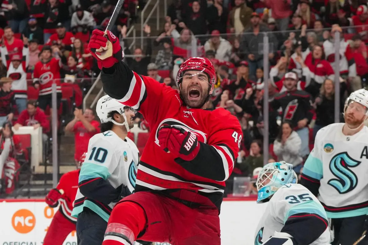 Jordan Martinook stats hockey