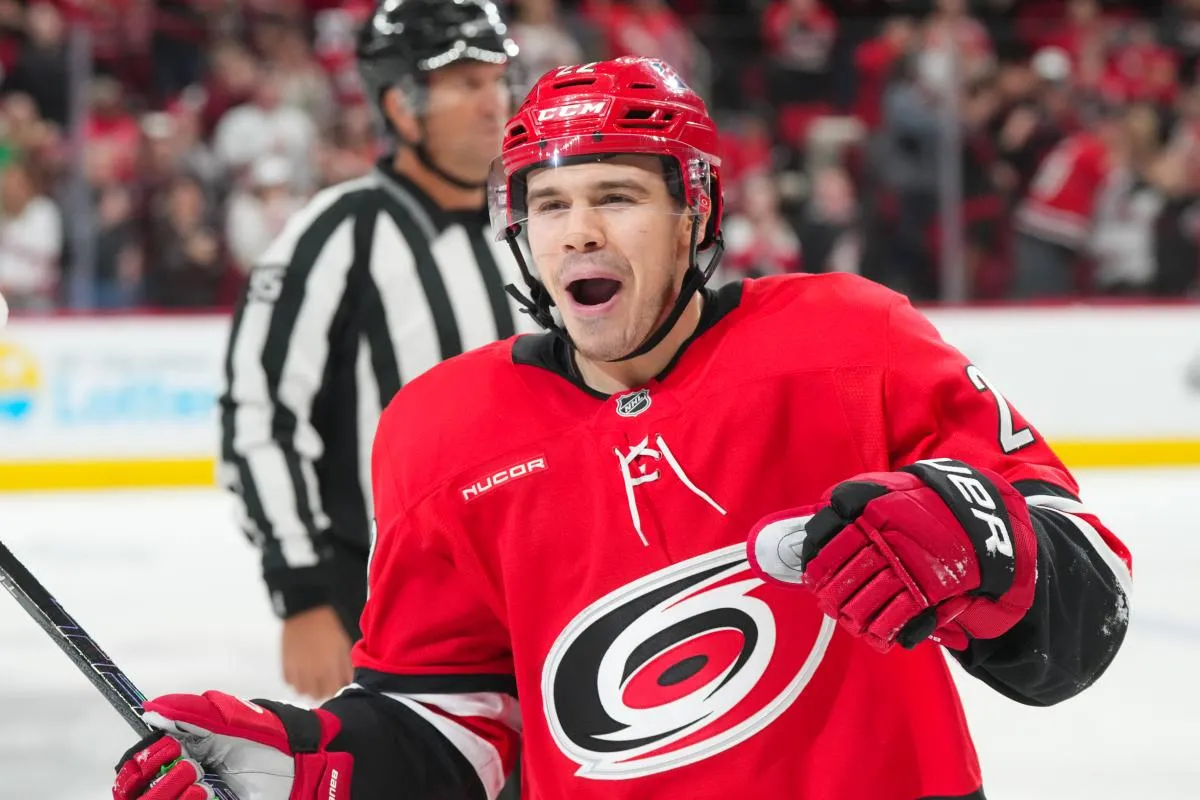 Logan Stankoven stats hockey