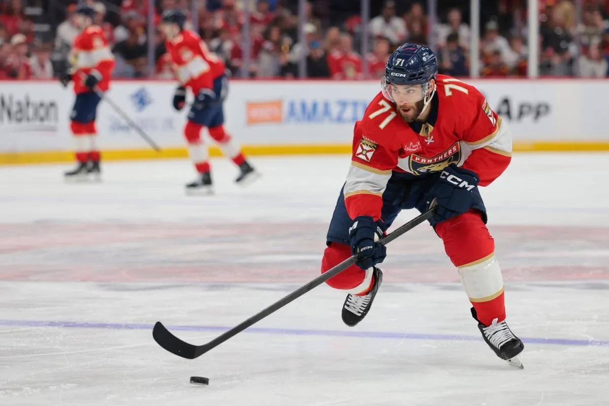 Luke Kunin stats hockey