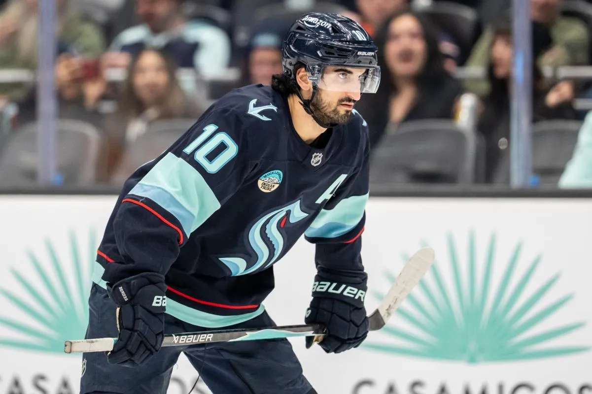 Matthew Beniers stats hockey