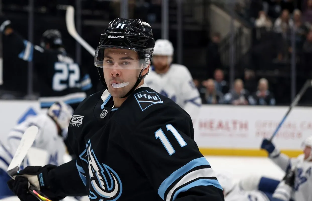 Dylan Guenther stats hockey