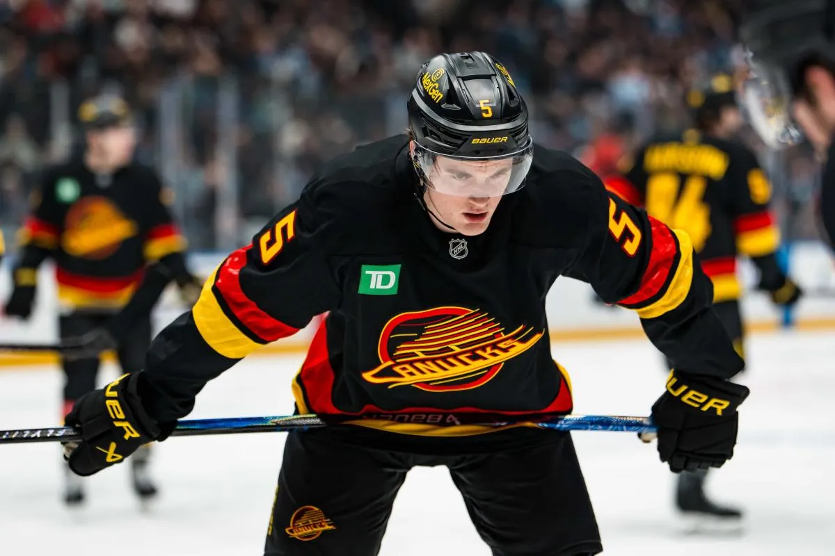 Tom Willander stats hockey