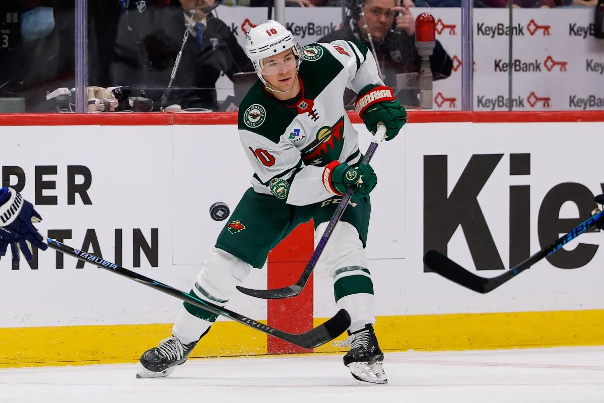 Bobby Brink stats hockey