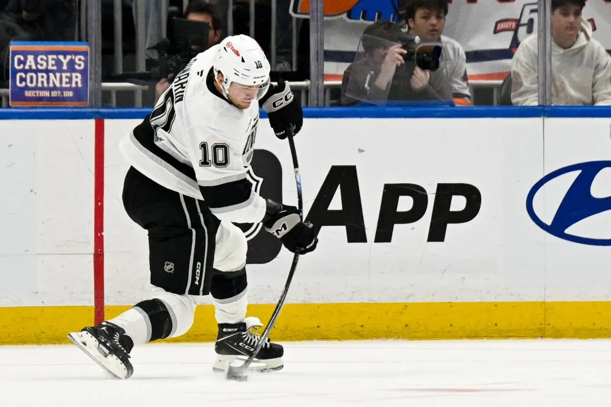 Artemi Panarin stats hockey