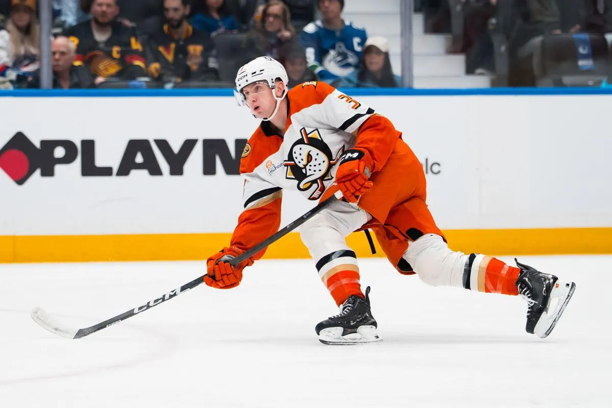 Ian Moore stats hockey