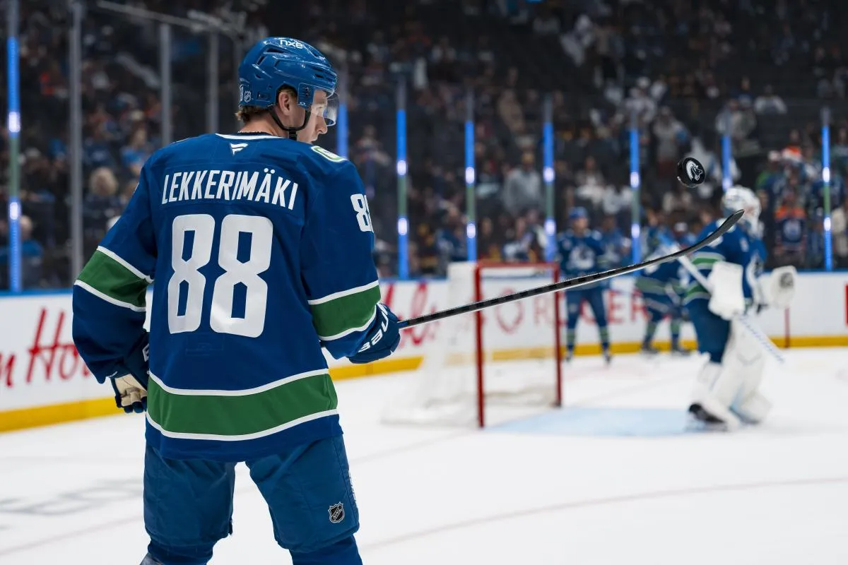 Jonathan Lekkerimaki stats hockey