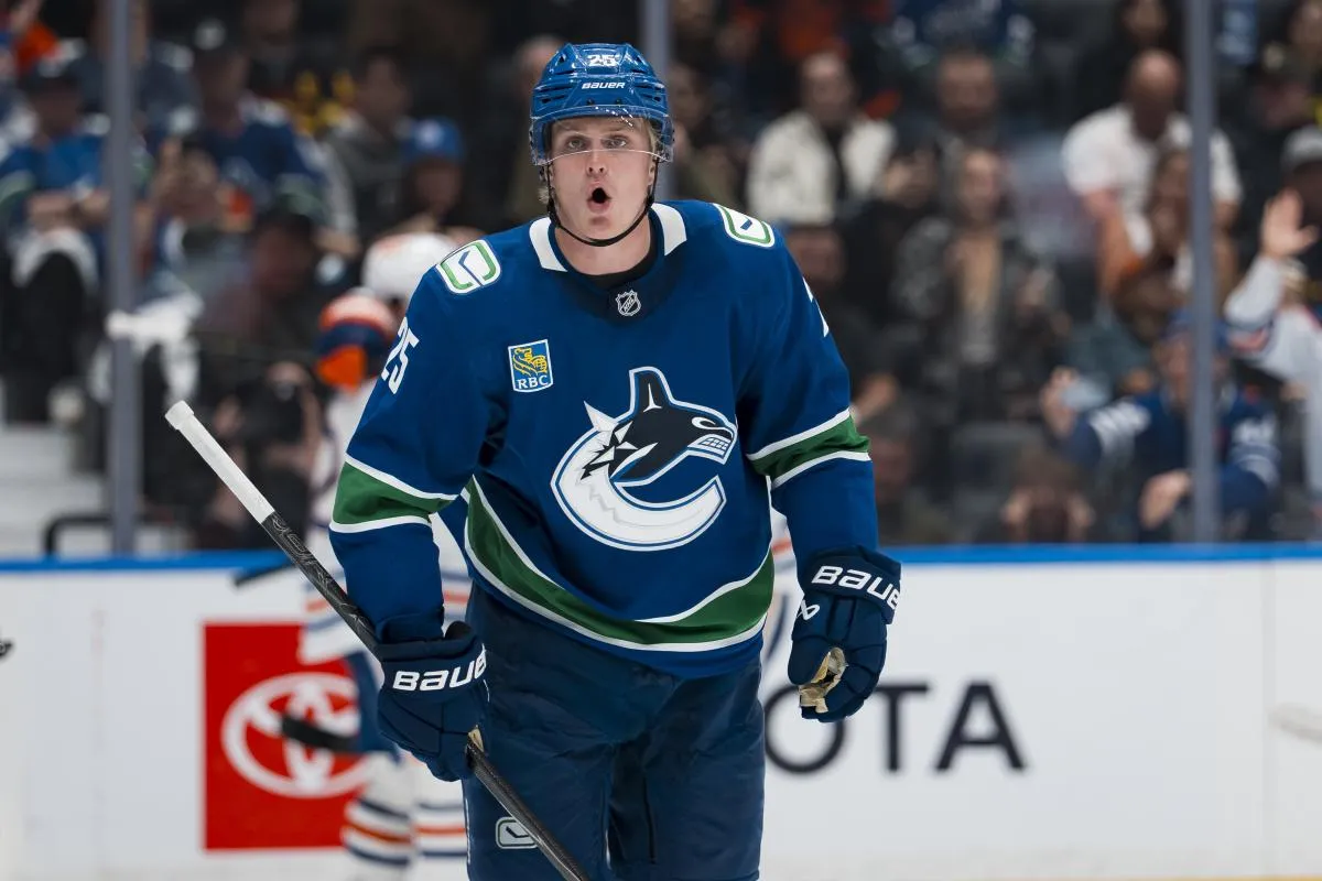Elias Pettersson stats hockey