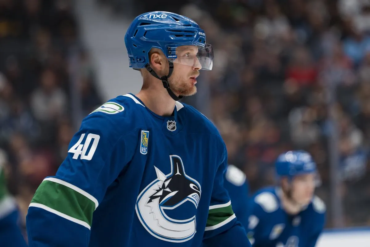 Elias Pettersson stats hockey