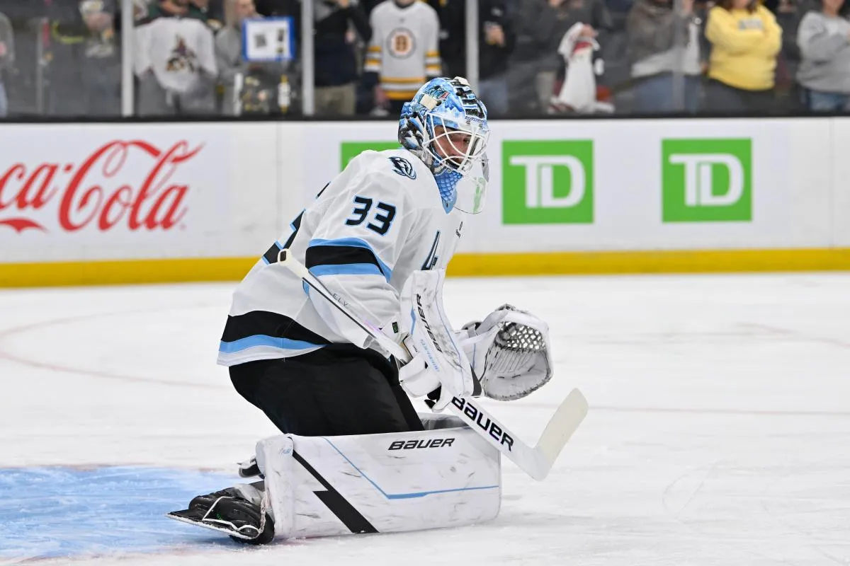 Sebastian Cossa stats hockey